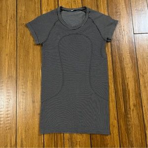 Women’s Lululemon Black/ White Striped Swiftly Tech Size 4